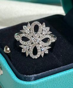 18K T Vinatge Flower Ring