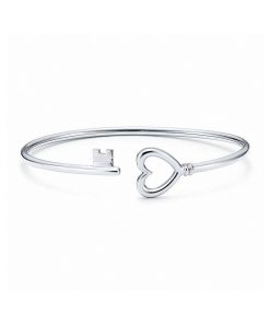 18K T Heart Key Wire Bracelet